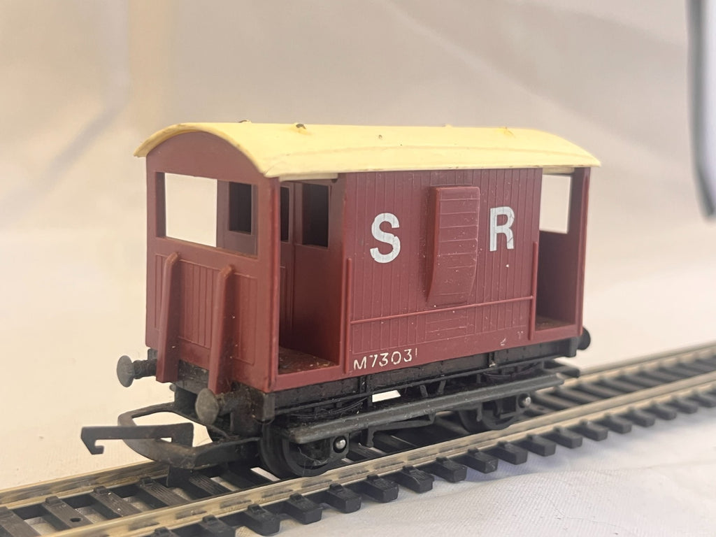 Tri-ang R16 OO Gauge Brown Brake Van