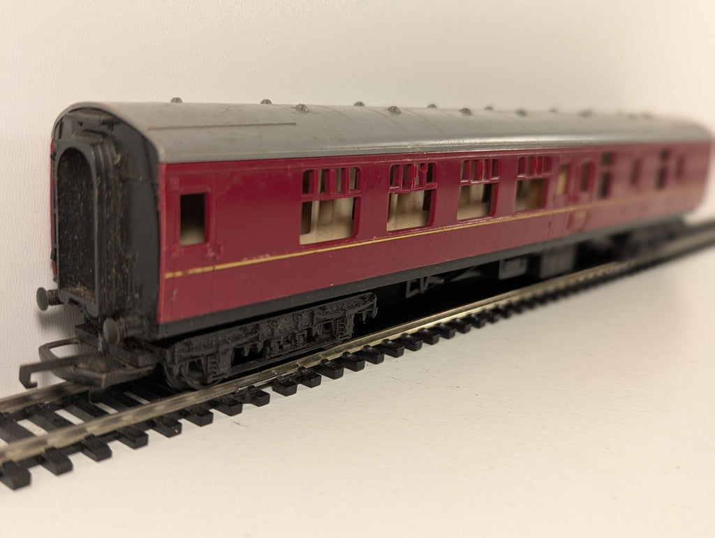 Hornby BR Mark 1 Full Brake model railway coach in maroon livery
