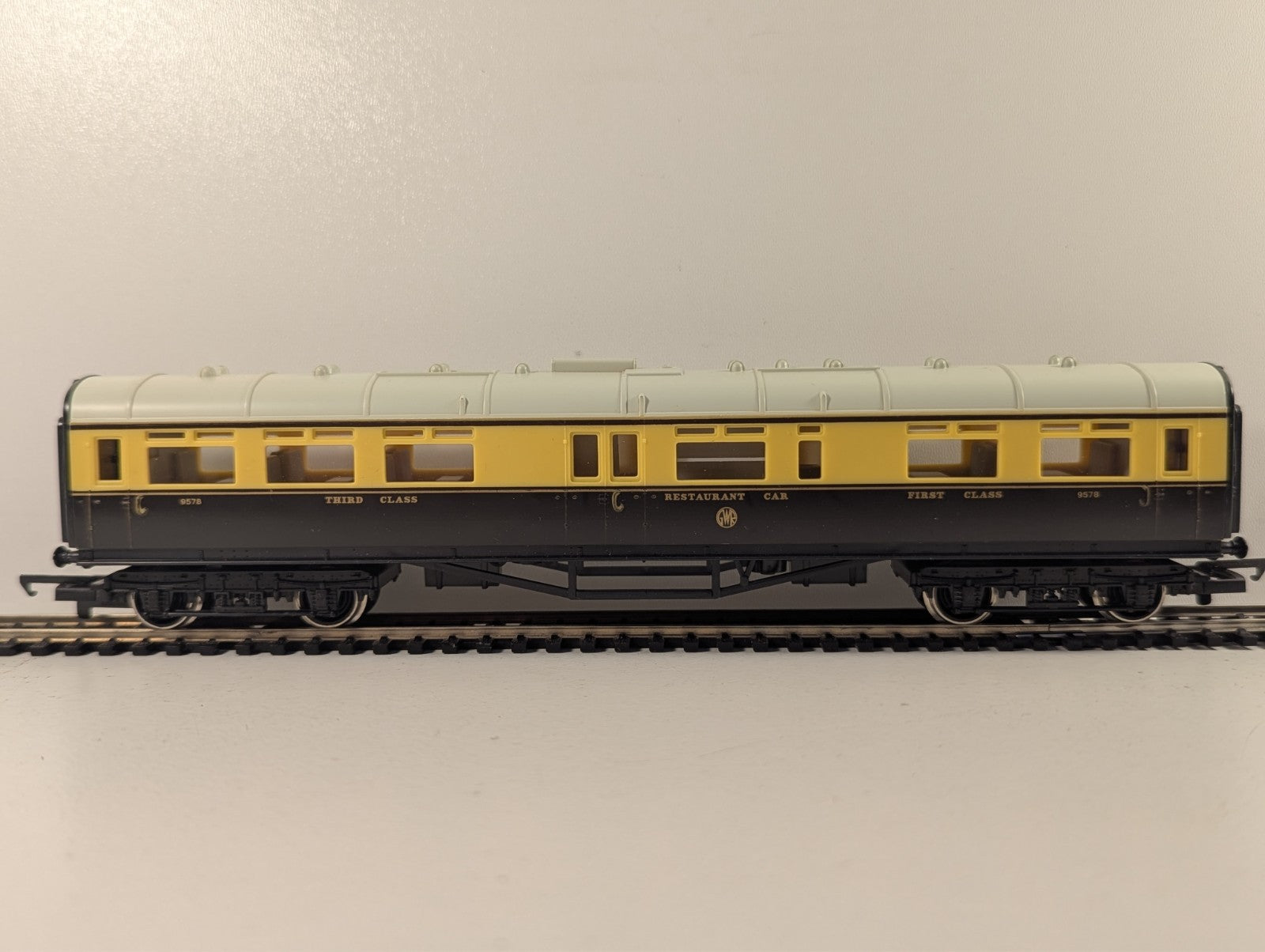 Hornby Railways R454 OO Gauge GWR Collett Restaurant Car - Boxed