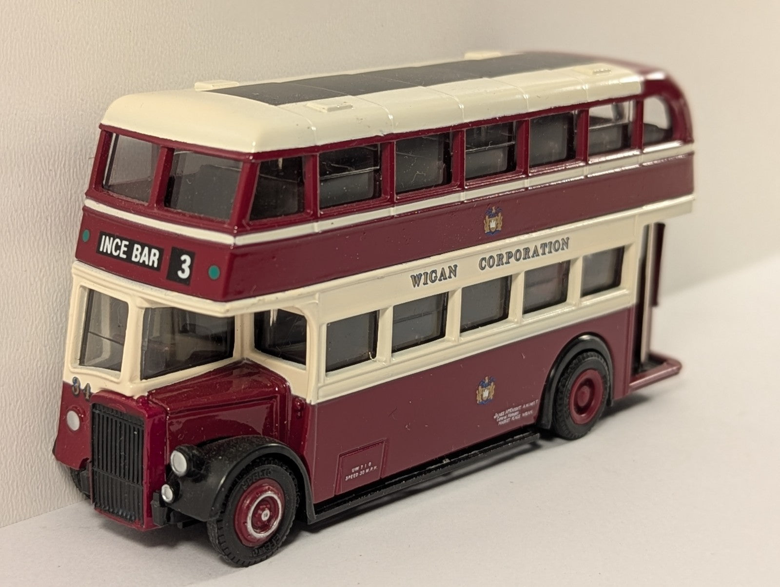 EFE 15801 Leyland PD1 Lowbridge Bus – Wigan Corporation Livery – 1:76 Scale