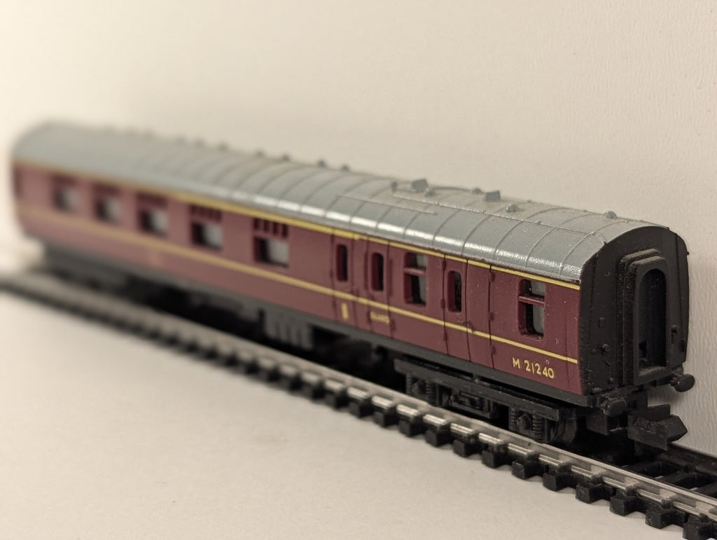 Minitrix N Gauge BR Mk1 Brake Composite Coach Passenger Coach M 21240 BR Maroon