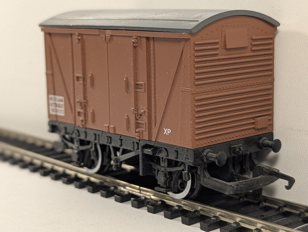 Hornby OO Gauge BR 12t Vanfit Goods Wagon B 783396 BR Bauxite R205