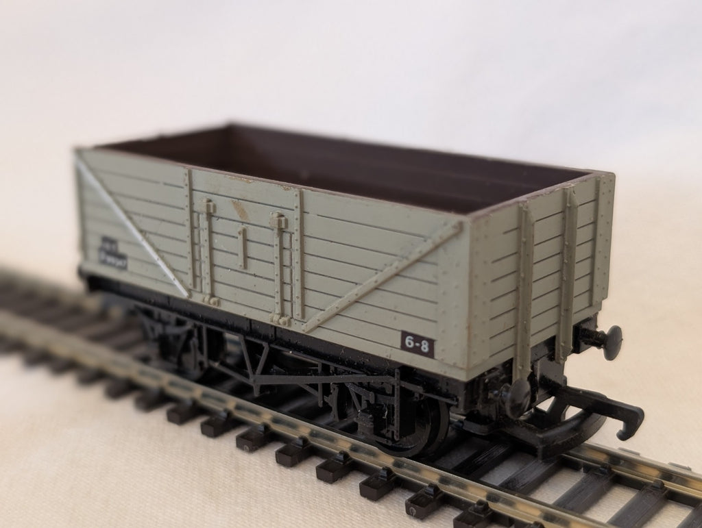 Mainline OO Gauge 7-Plank Open Wagon P99347 BR Grey 37-142
