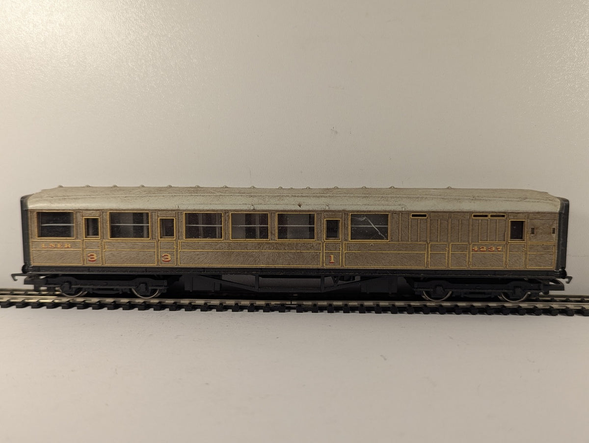Hornby OO Gauge LNER Composite Coach Passenger Coach 4237 LNER Teak R433