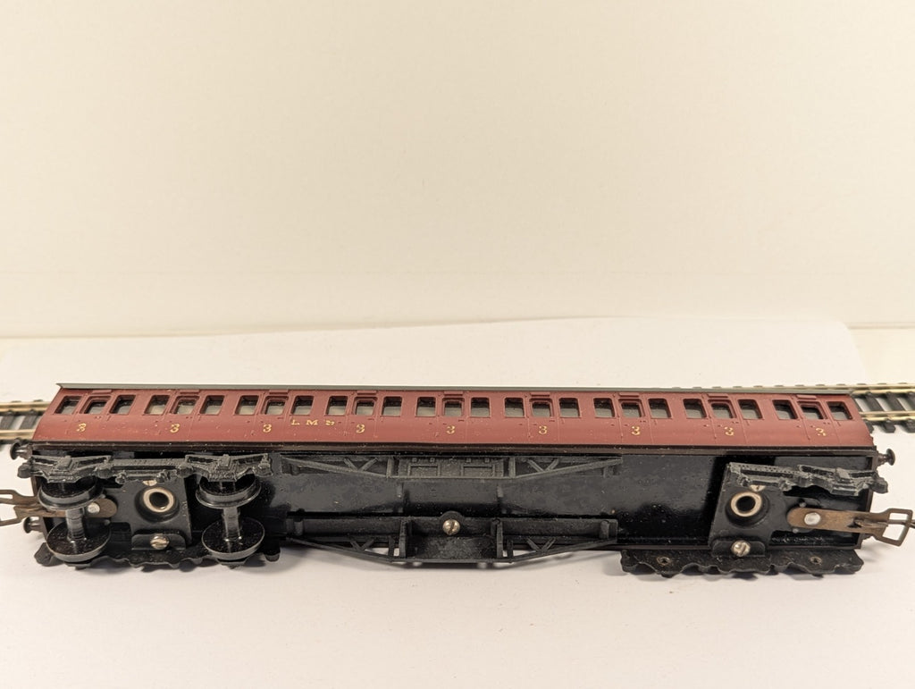 Graham Farish OO Gauge LMS 3rd Class Red Suburban Composite Coach Boxed