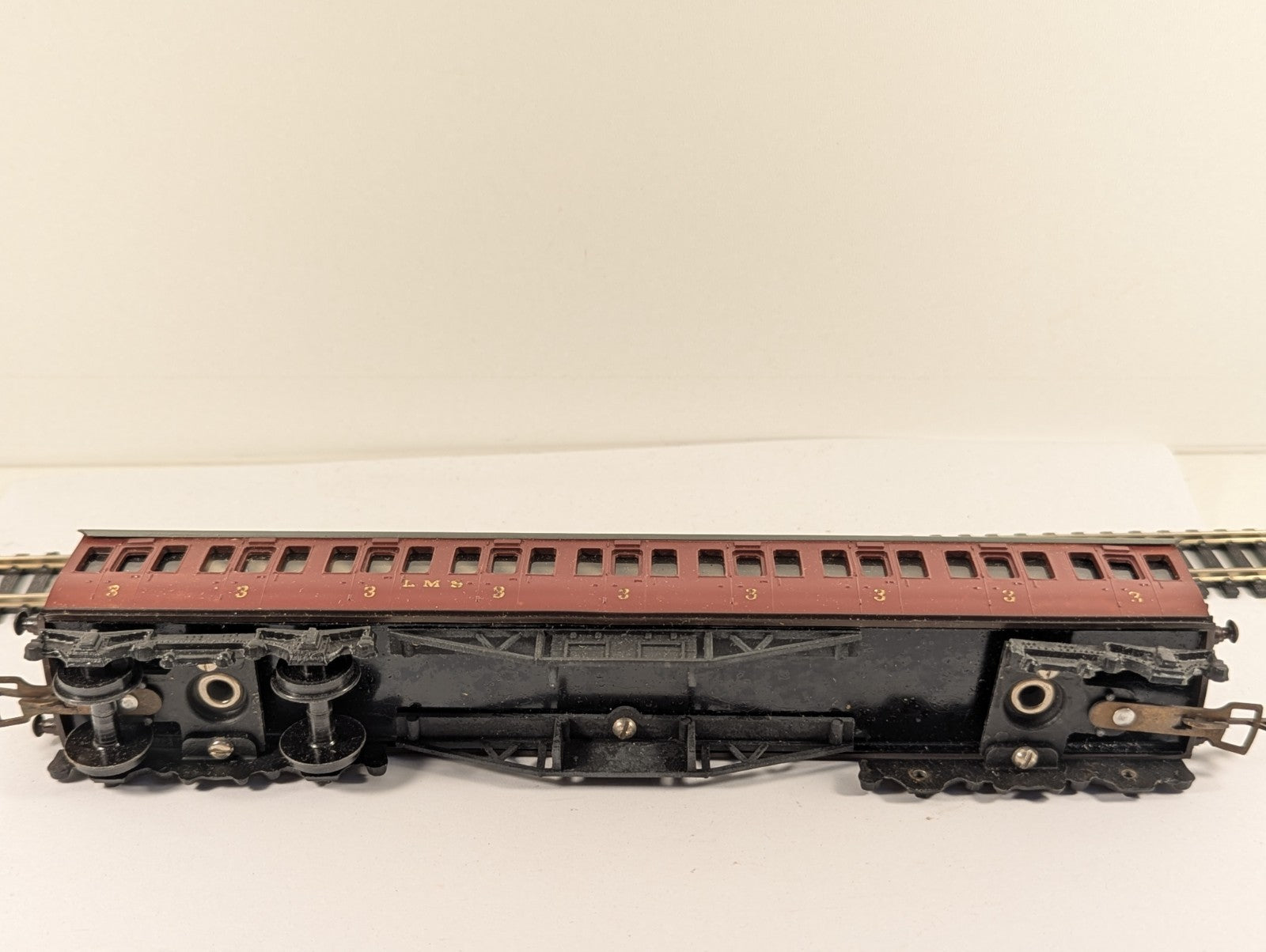 Graham Farish OO Gauge LMS 3rd Class Red Suburban Composite Coach Boxed