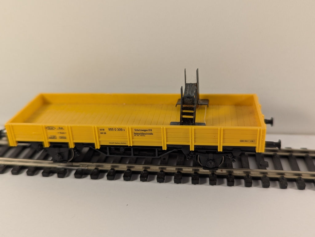 Märklin HO Gauge Low Side Maintenance Wagon – Missing Coupler on one side