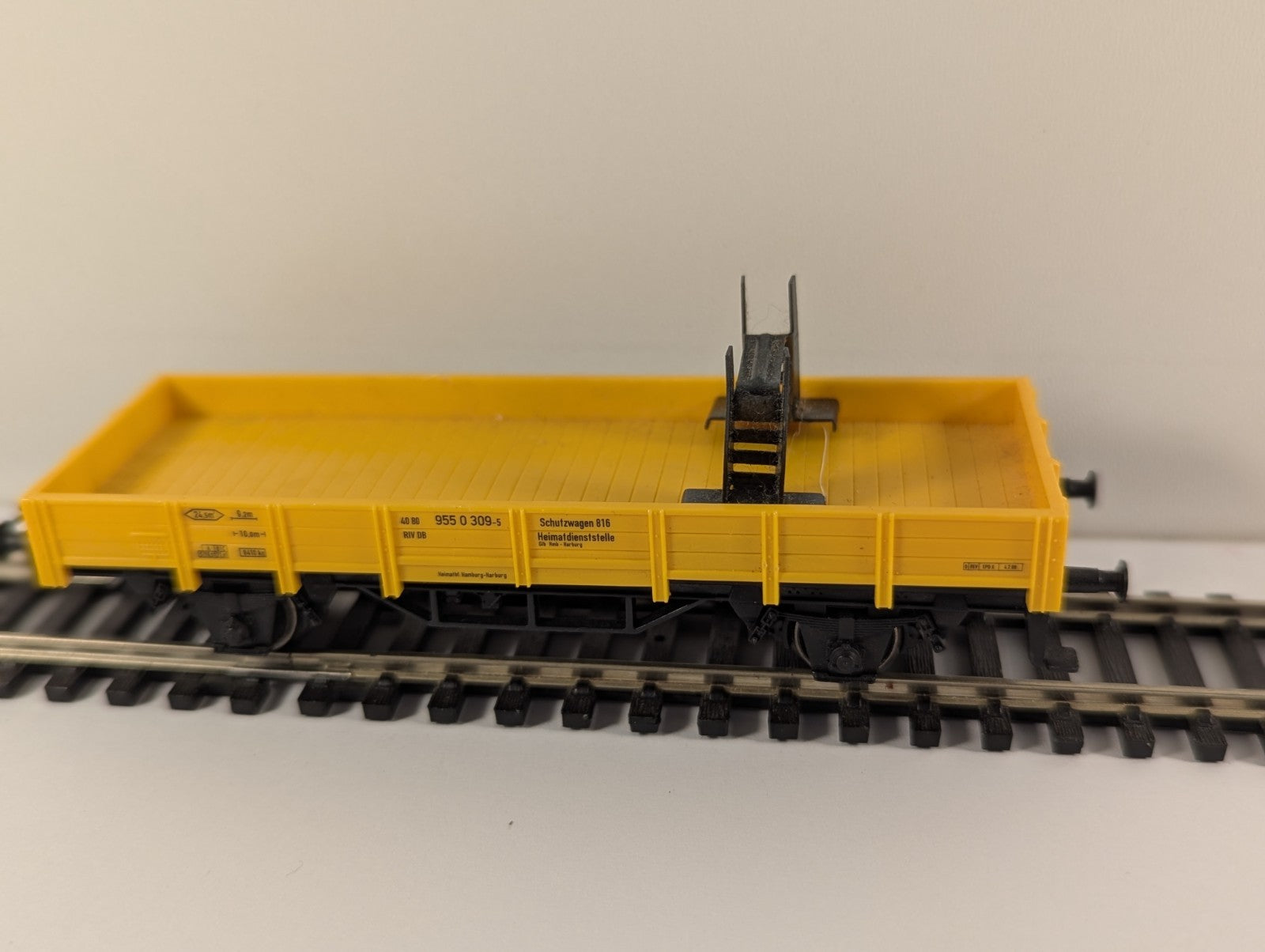 Märklin HO Gauge Low Side Maintenance Wagon – Missing Coupler on one side