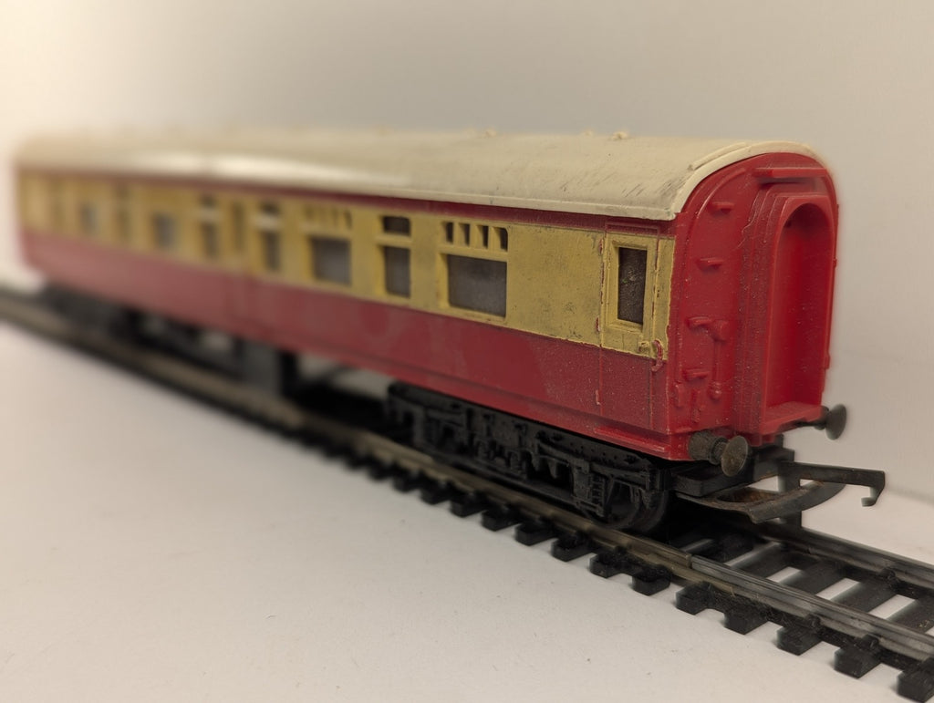 Tri-ang OO Gauge BR Crimson and Cream Composite Coach Passenger Coach R.226