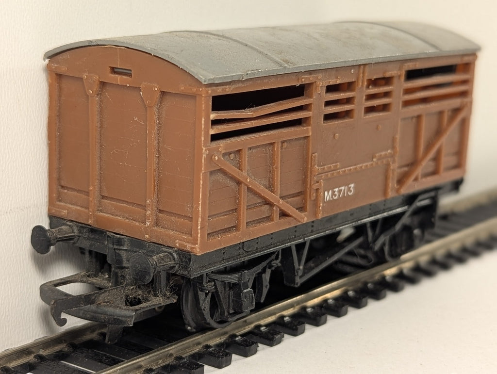 Tri-ang OO Gauge Cattle Wagon Goods Wagon M.3713 Brown R.12