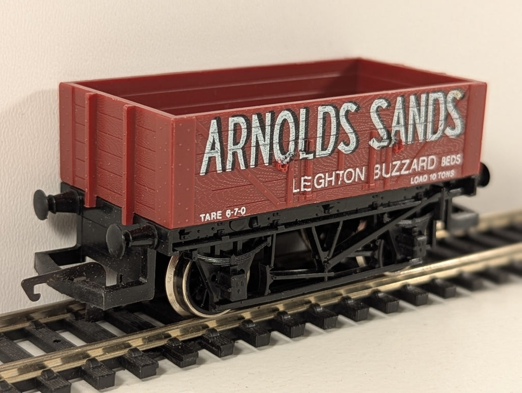 Hornby R097 4-Plank Open Wagon ‘Arnolds Sands’ Livery