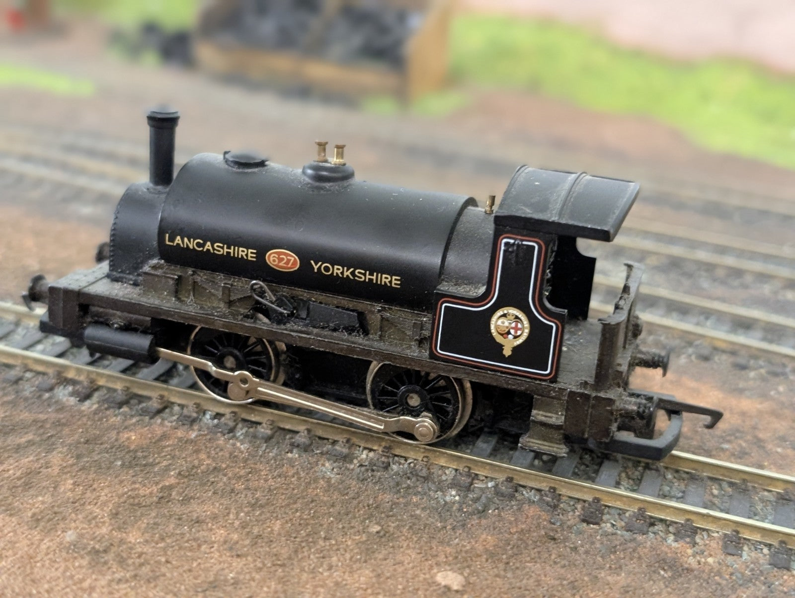 Hornby R150 Class 0F 'Pug' 0-4-0 627 in L&Y Black