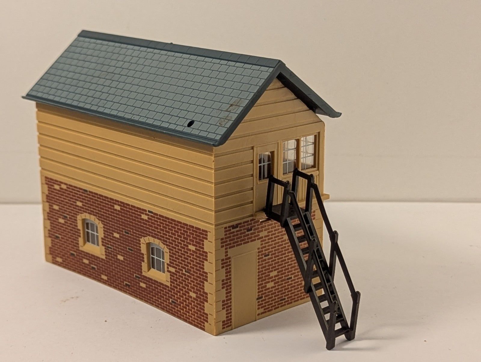 Hornby R503 OO Gauge Signal Box