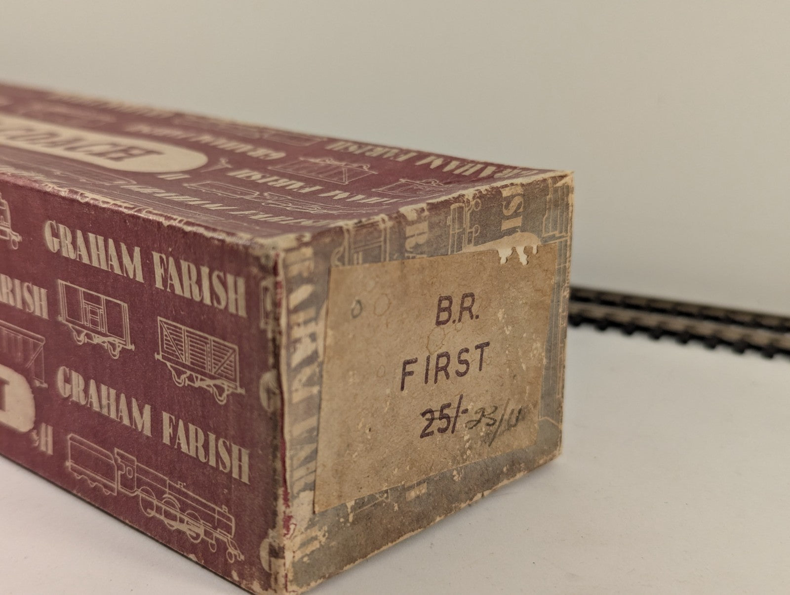 Graham Farish OO Gauge 1st Class Suburban Coach Maroon Boxed