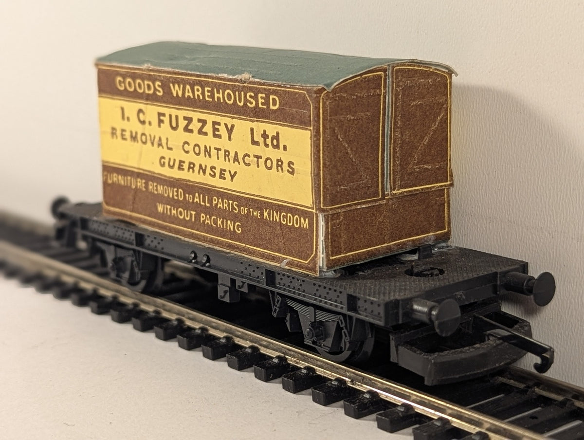 Lima OO Gauge 4-Wheel Flat Wagon with I.C. Fuzzey Guernsey Card Container