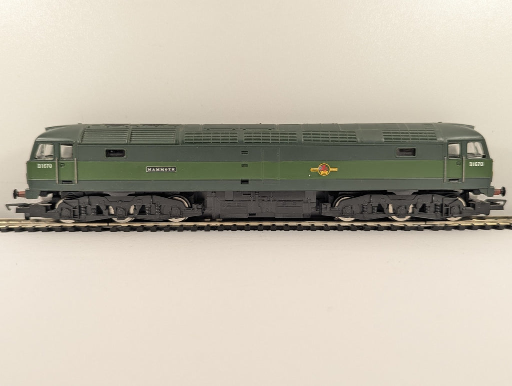 Hornby OO Gauge Class 47 'Mammoth' Diesel Locomotive D1670 BR Two-Tone Green