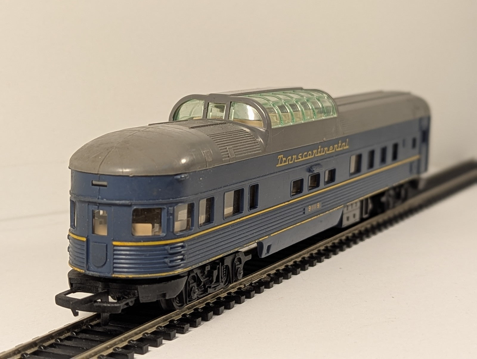 Tri-ang OO Gauge Transcontinental Vista-Dome Coach Passenger Coach 91119