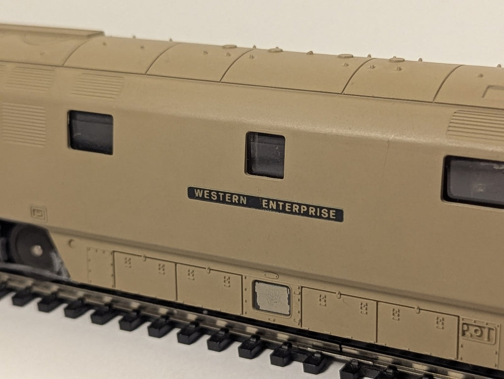 Lima OO Gauge Class 52 Western Enterprise Diesel Locomotive D1023 BR Desert Sand