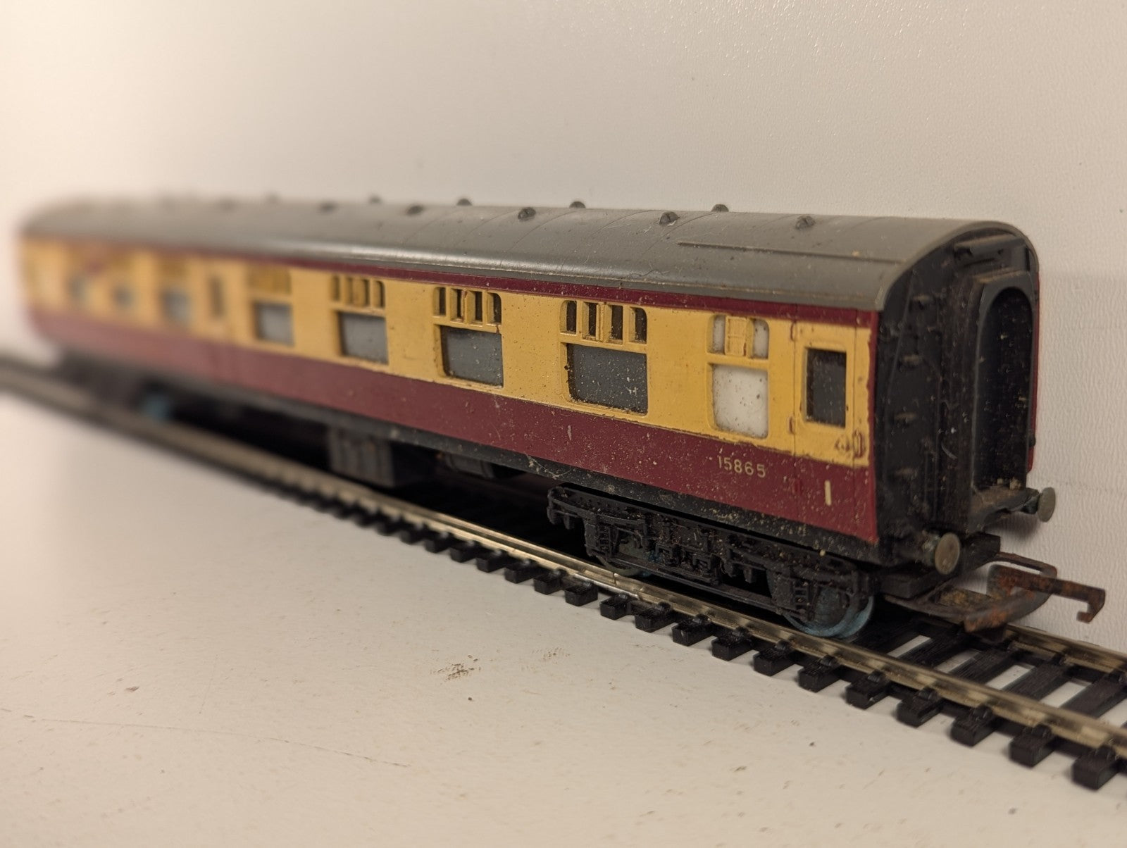 Tri-ang OO Gauge BR Composite Coach Passenger Coach 15865 BR Crimson
