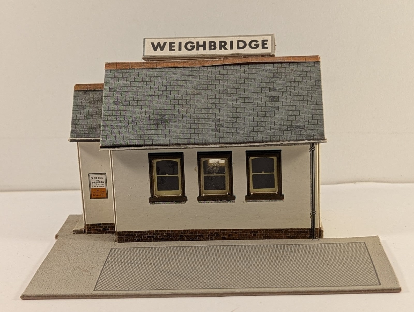 Superquick A8 OO/HO Gauge Weighbridge Station Kit