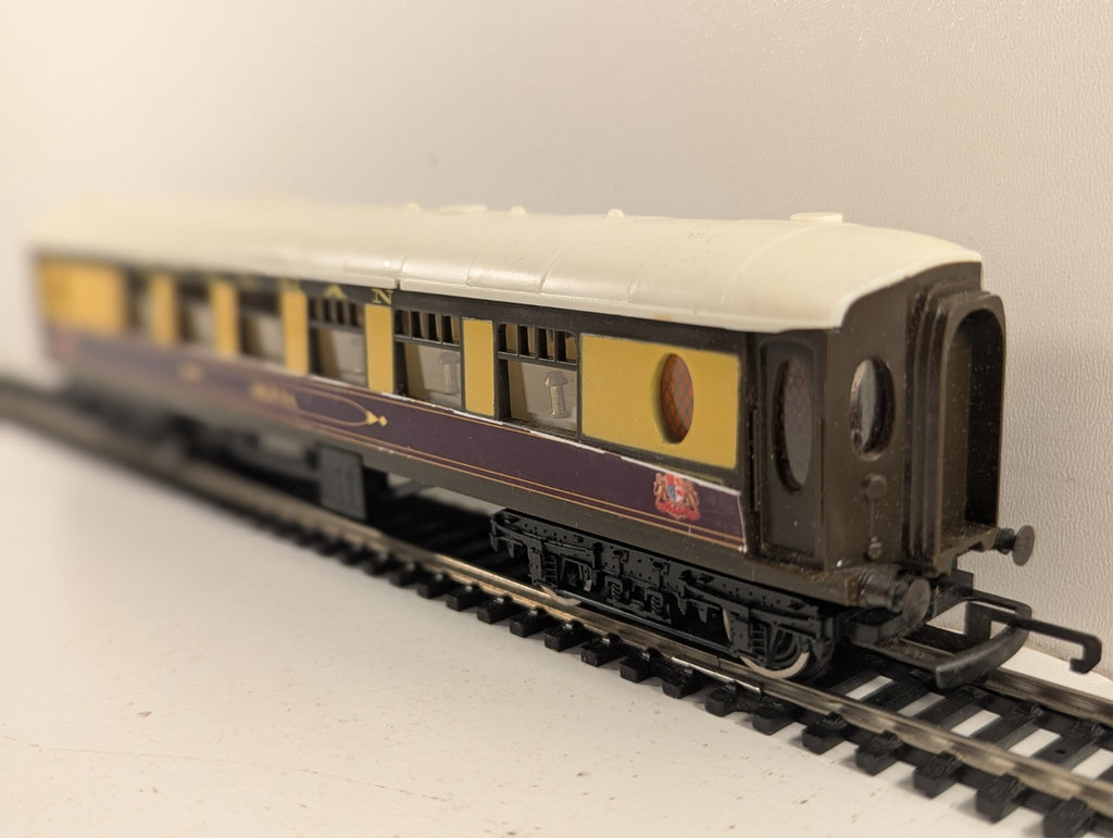 Hornby OO Gauge Pullman Coach "Olivia"