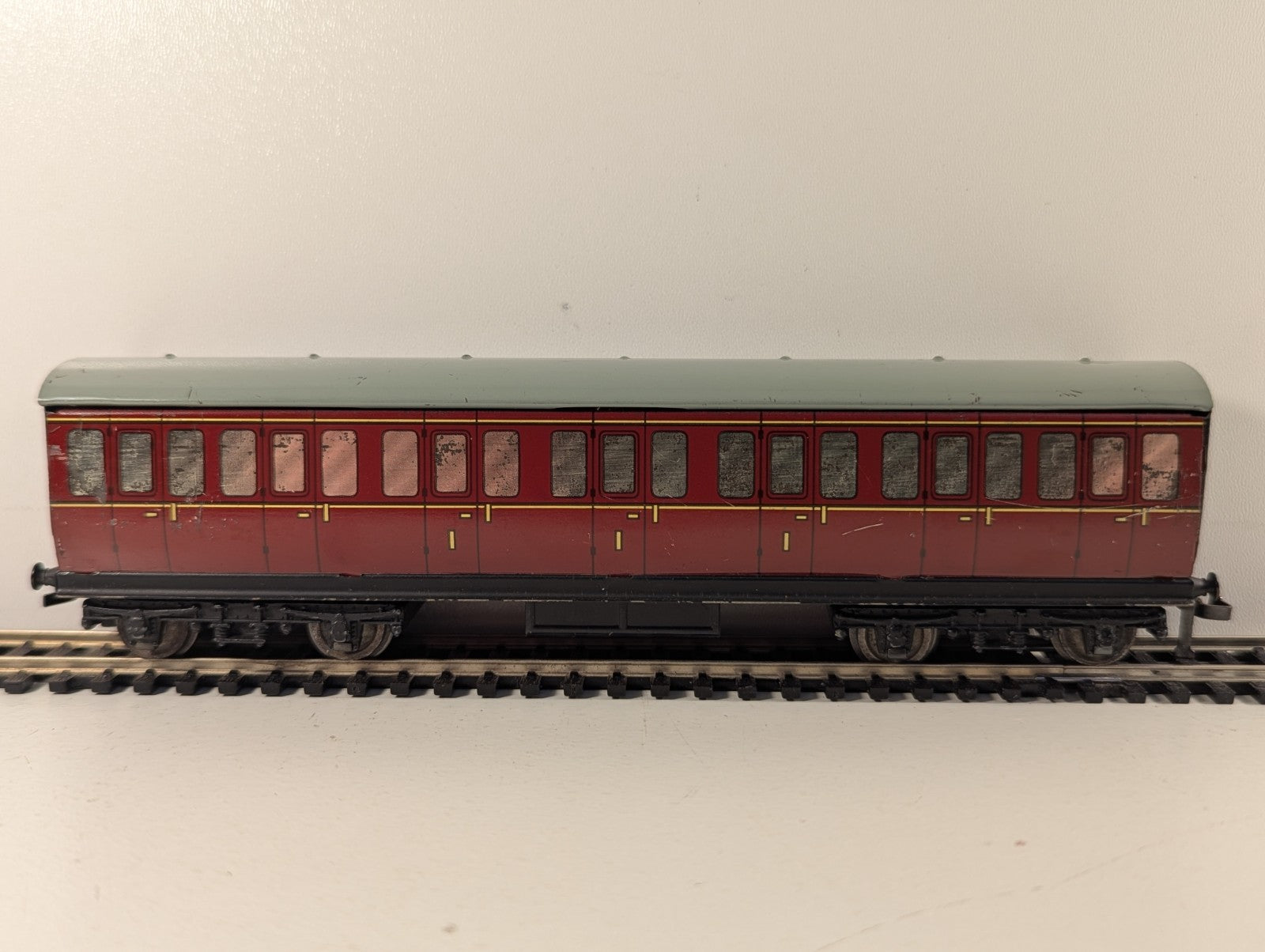 Hornby Dublo First Class Tinplate Suburban Coach OO Gauge