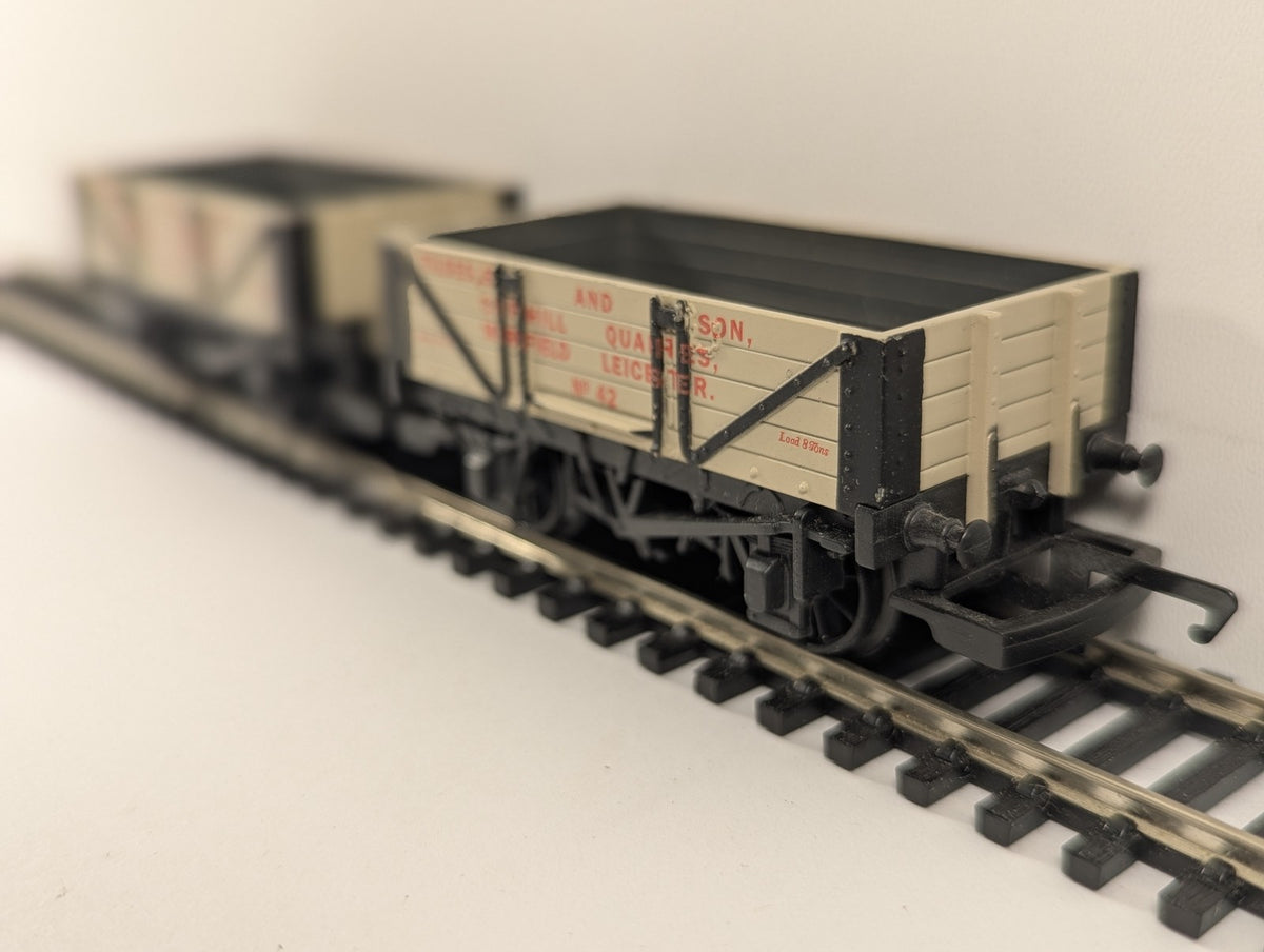 Hornby OO Gauge 5 Plank Wagon Tildesley & Son Cliff Hill Quarries Goods Wagons