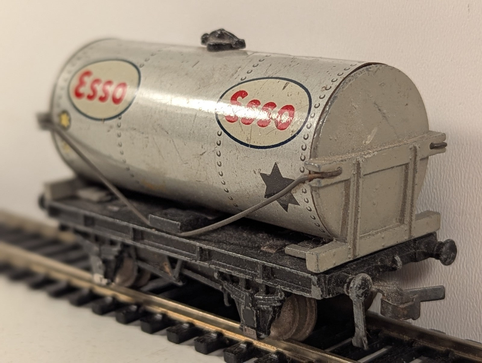 Hornby Dublo Esso Tank Wagon OO Gauge