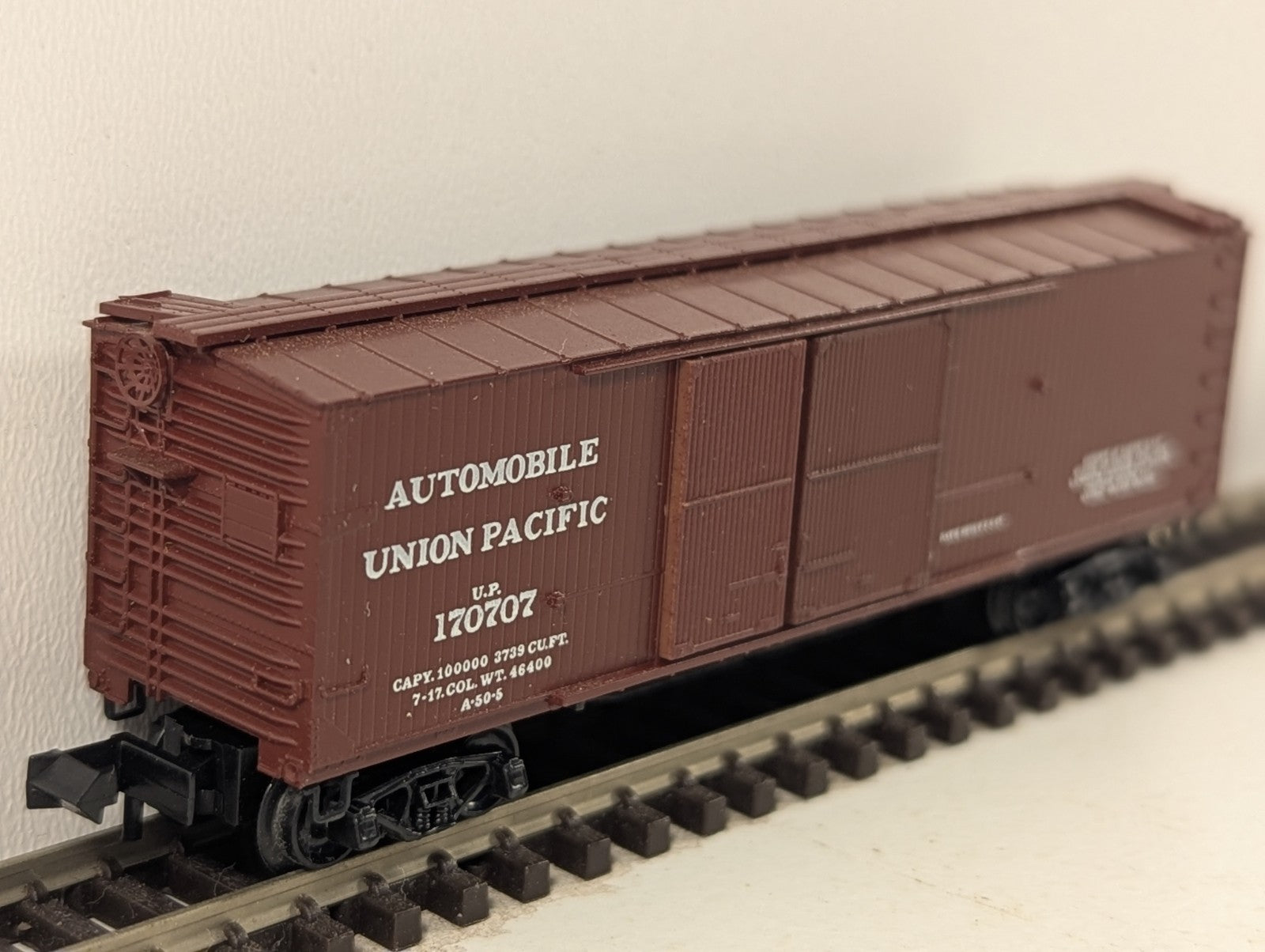 Micro-Trains N Gauge Union Pacific 40ft Standard Single Door Boxcar - Boxed