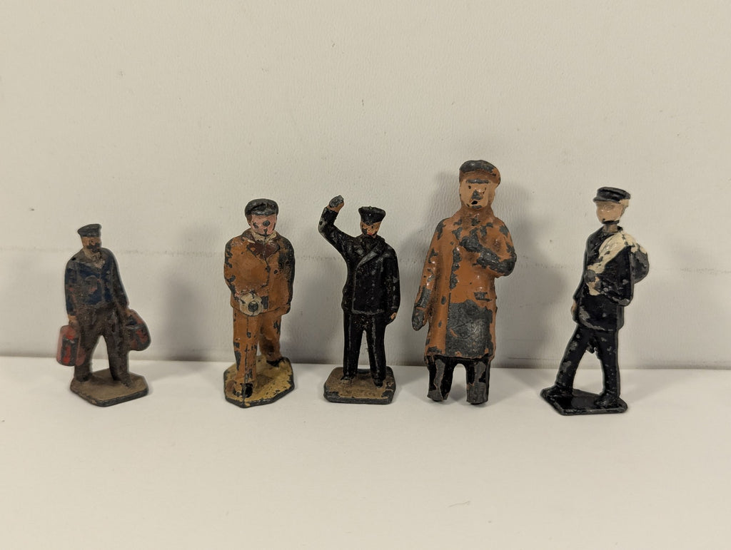 Hornby Series O Gauge Assorted Station Staff and Passengers