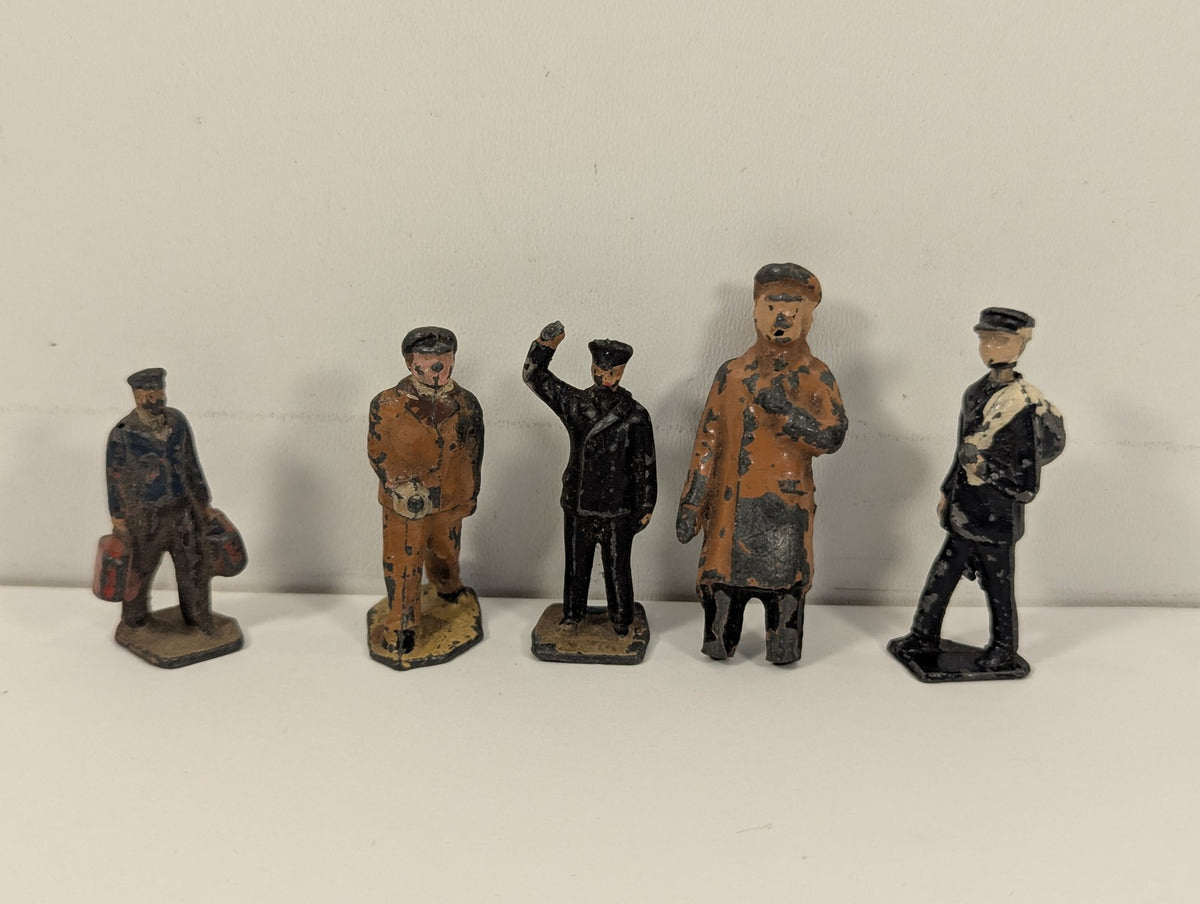 Hornby Series O Gauge Assorted Station Staff and Passengers