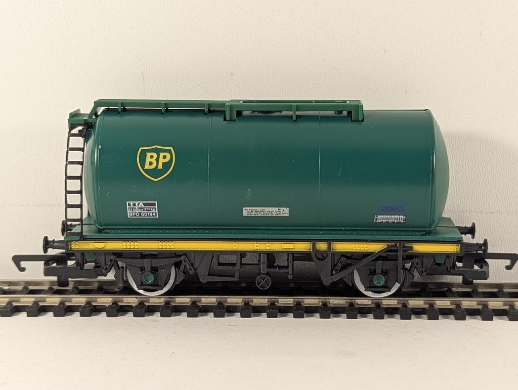 Hornby OO Gauge TTA Tank Wagon Goods Wagon BPO 60194 BP Green & Yellow R235