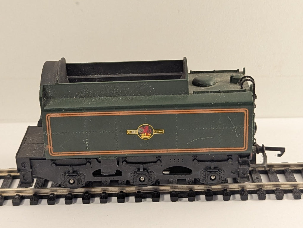 Tri-ang OO Gauge BR Green 6-Wheel Tender for a Britannia Class