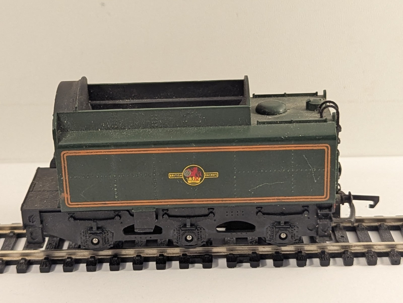 Tri-ang OO Gauge BR Green 6-Wheel Tender for a Britannia Class