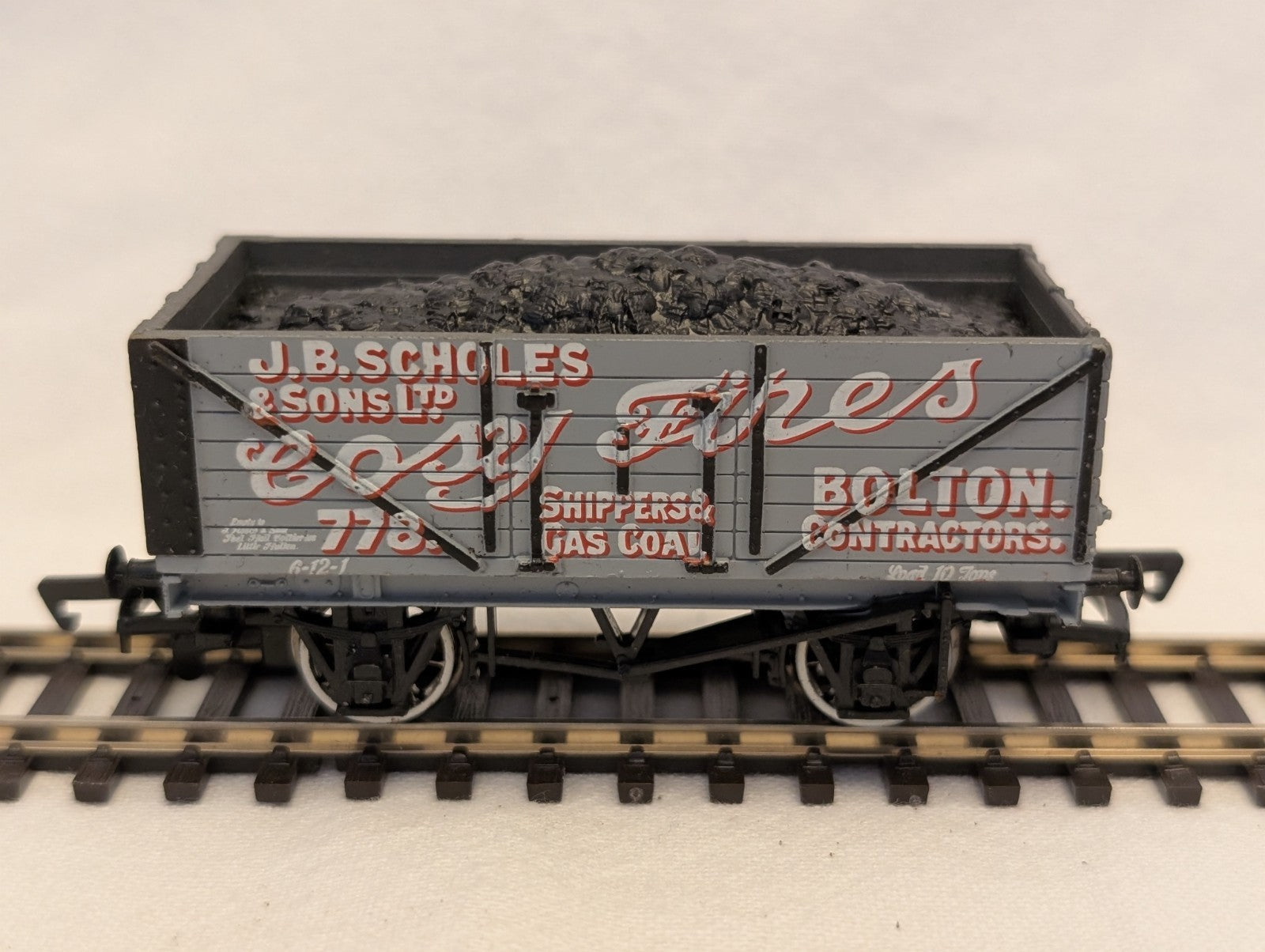 Bachmann OO Gauge 7 Plank Wagon J.B. Scholes & Sons Ltd 'Cosy Fires