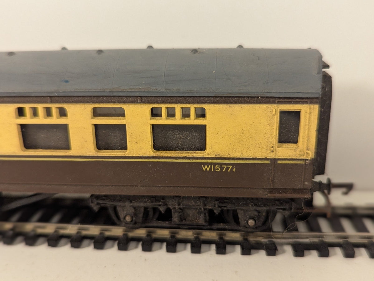 Tri-ang OO Gauge R330 Mk1 Composite Coach W15771 Chocolate & Cream