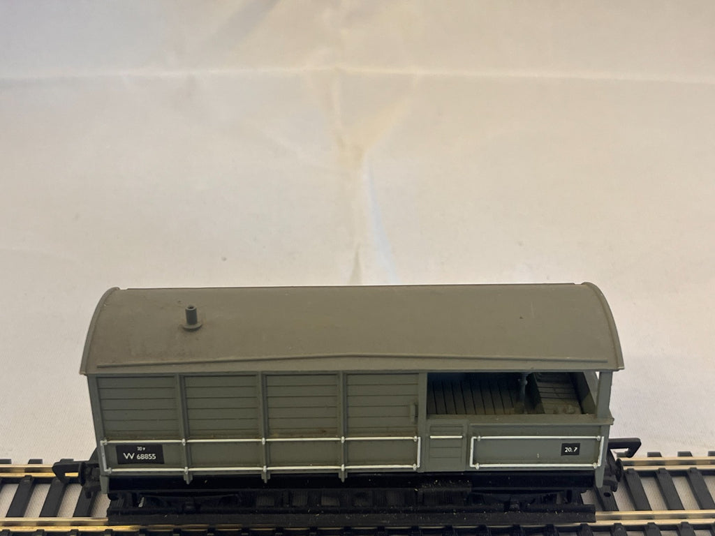Mainline OO Gauge 20T Toad Brake Van Grey