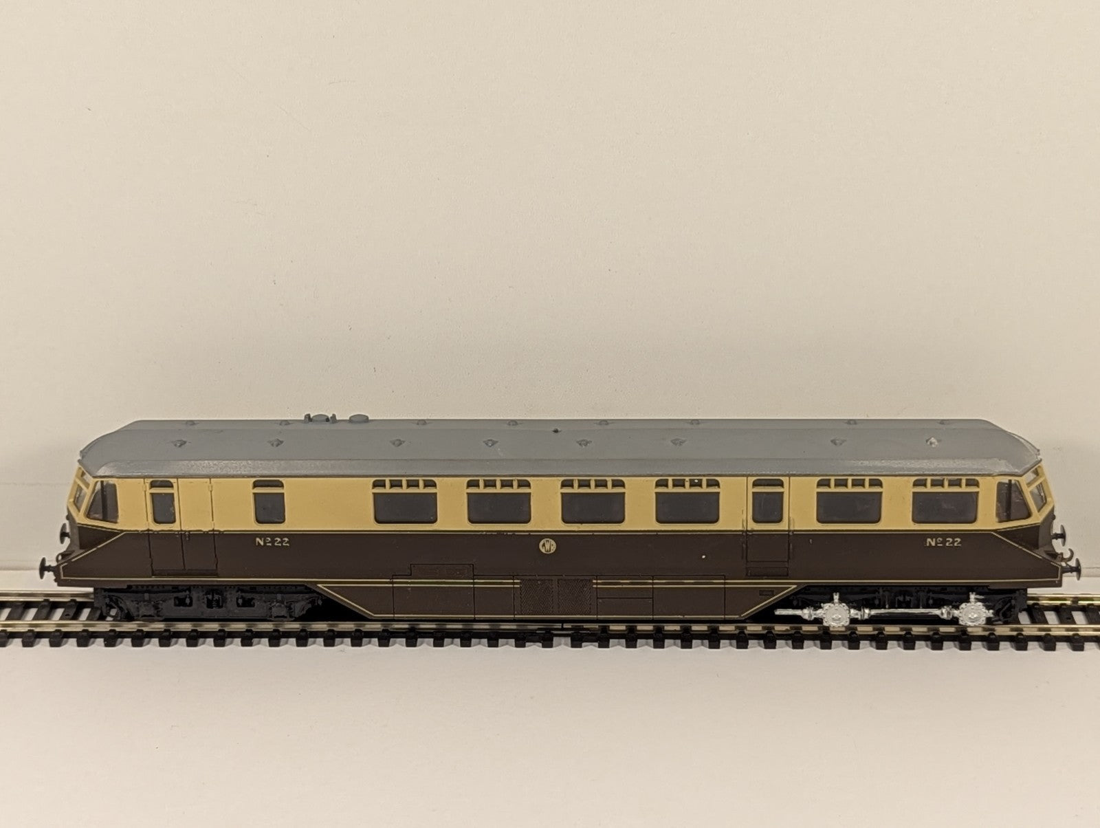 Lima OO Gauge GWR Diesel Railcar No. 22 Chocolate & Cream - Boxed