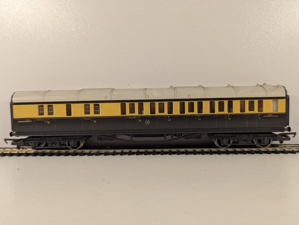 Hornby OO Gauge GWR Brake Third Coach Passenger Coach 4913
