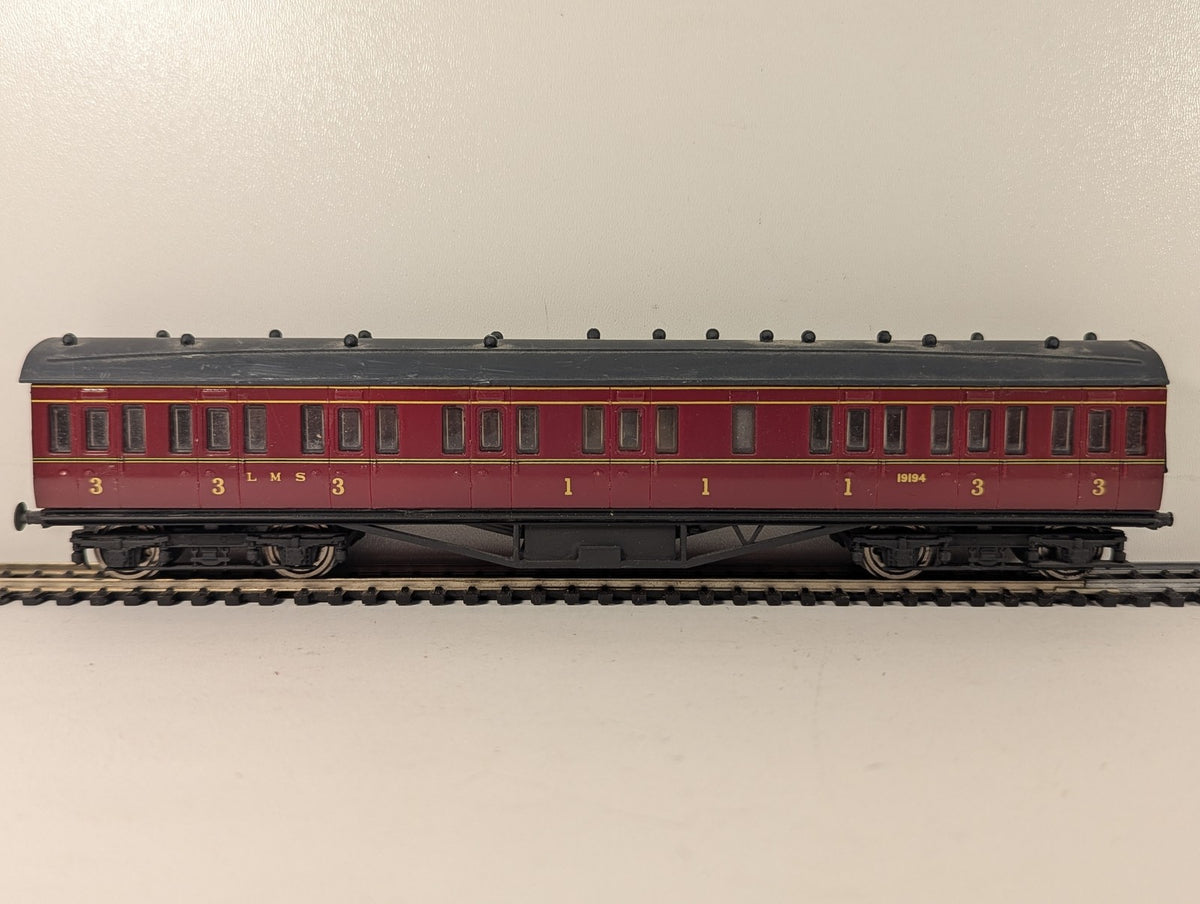 Dapol OO Gauge LMS Non-Corridor Composite Coach Passenger Coach 19194 LMS Maroon