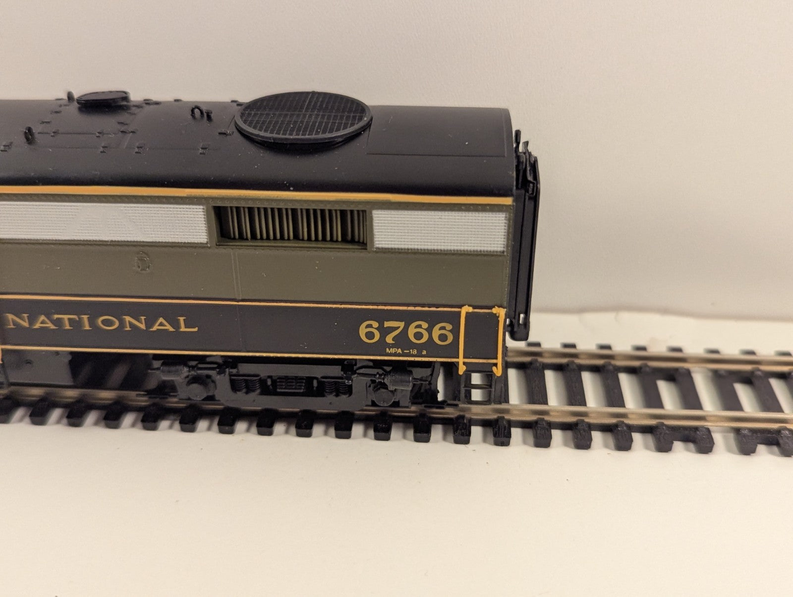 Life-Like Proto 2000 HO Scale Canadian National FB2 Diesel Locomotive – No. 6766