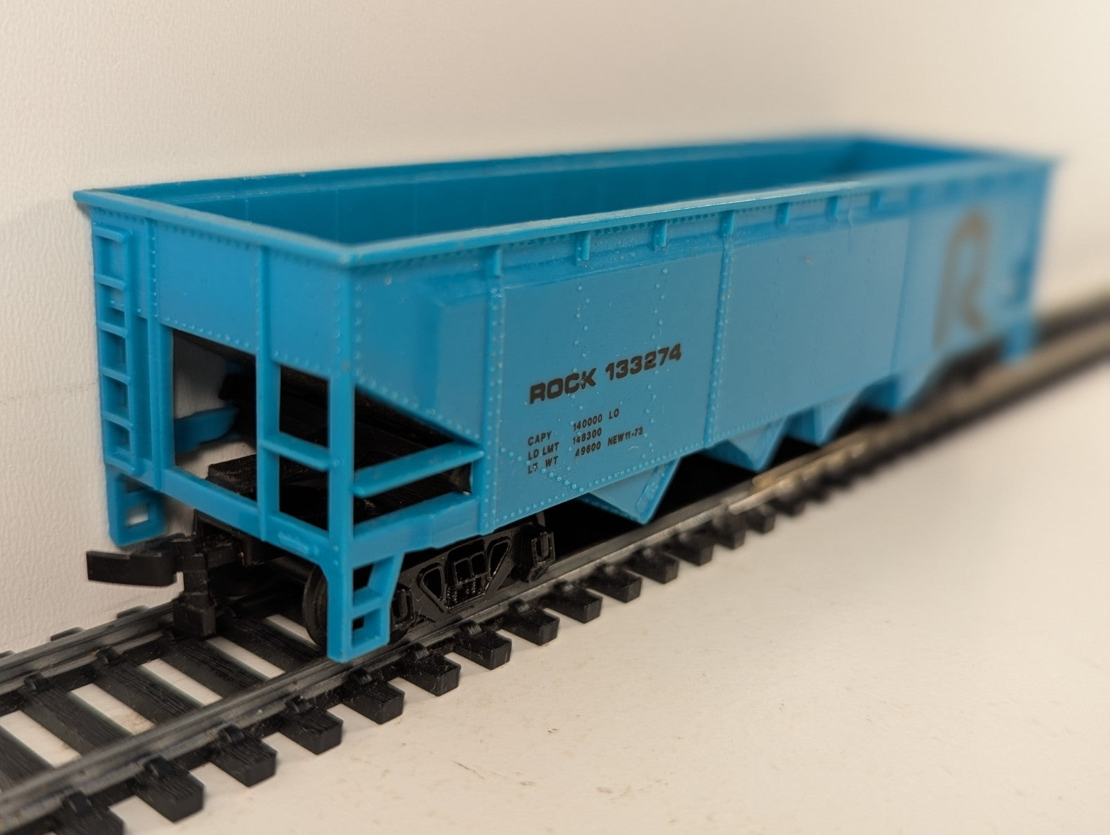 Bachmann HO Gauge "The Rock" Quad Hopper Wagon