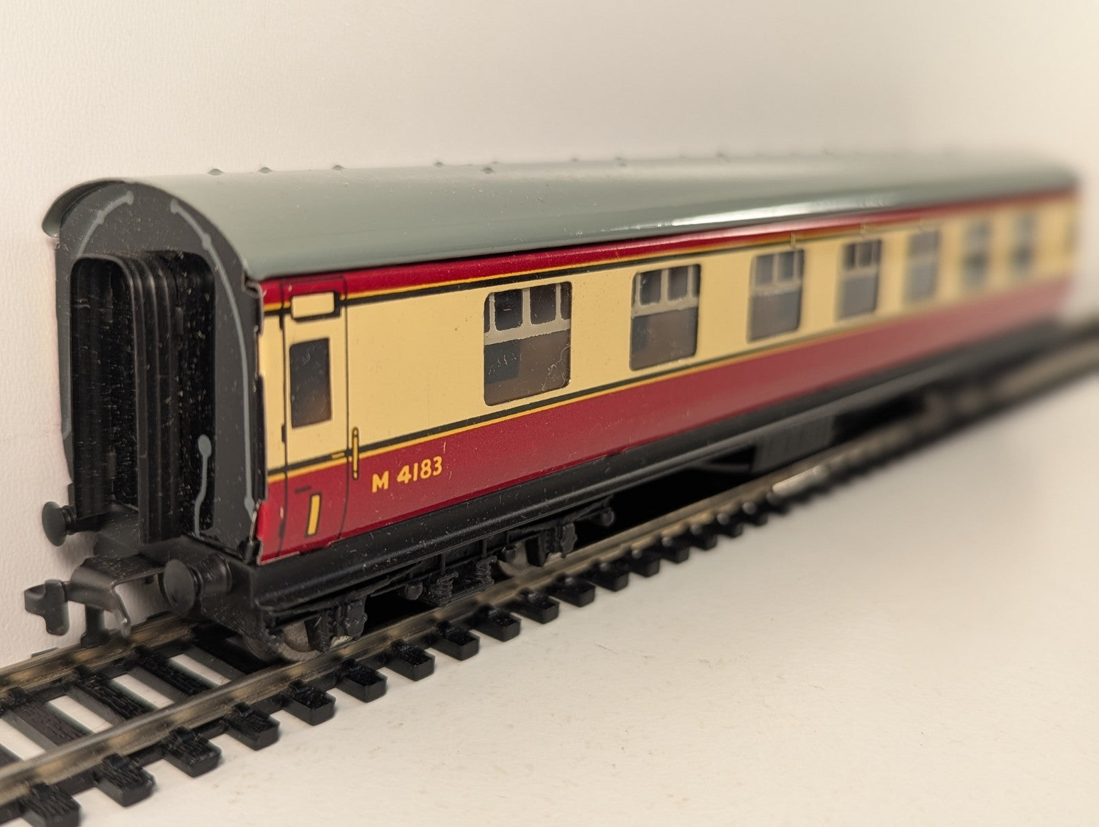 Hornby Dublo 32017 OO Gauge LMS Stanier Composite Coach M4183