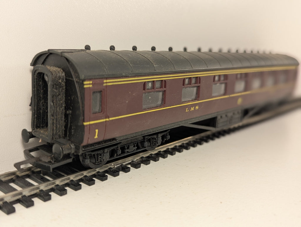 Hornby OO Gauge Class 92 Electric Locomotive Charles Dickens