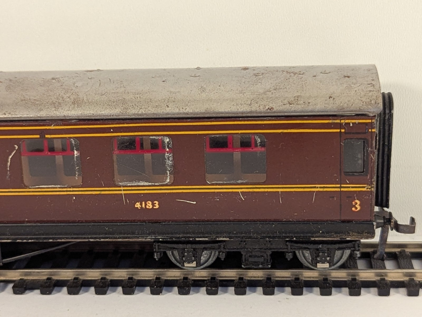 Hornby Dublo OO Gauge 4183 LMS 1st/3rd Corridor Coach Playworn