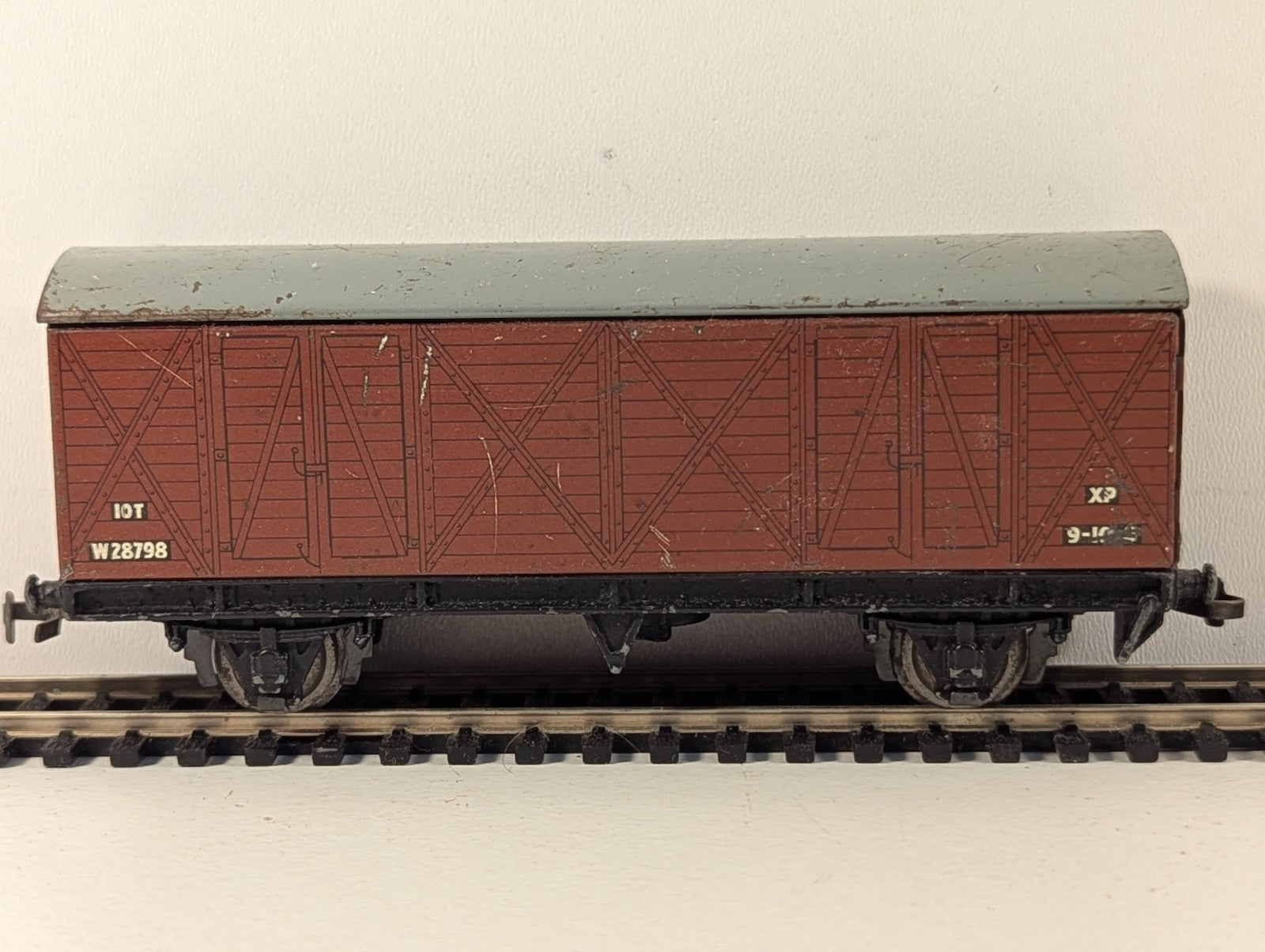 Hornby Dublo Long Wheelbase Ventilated Van OO Gauge