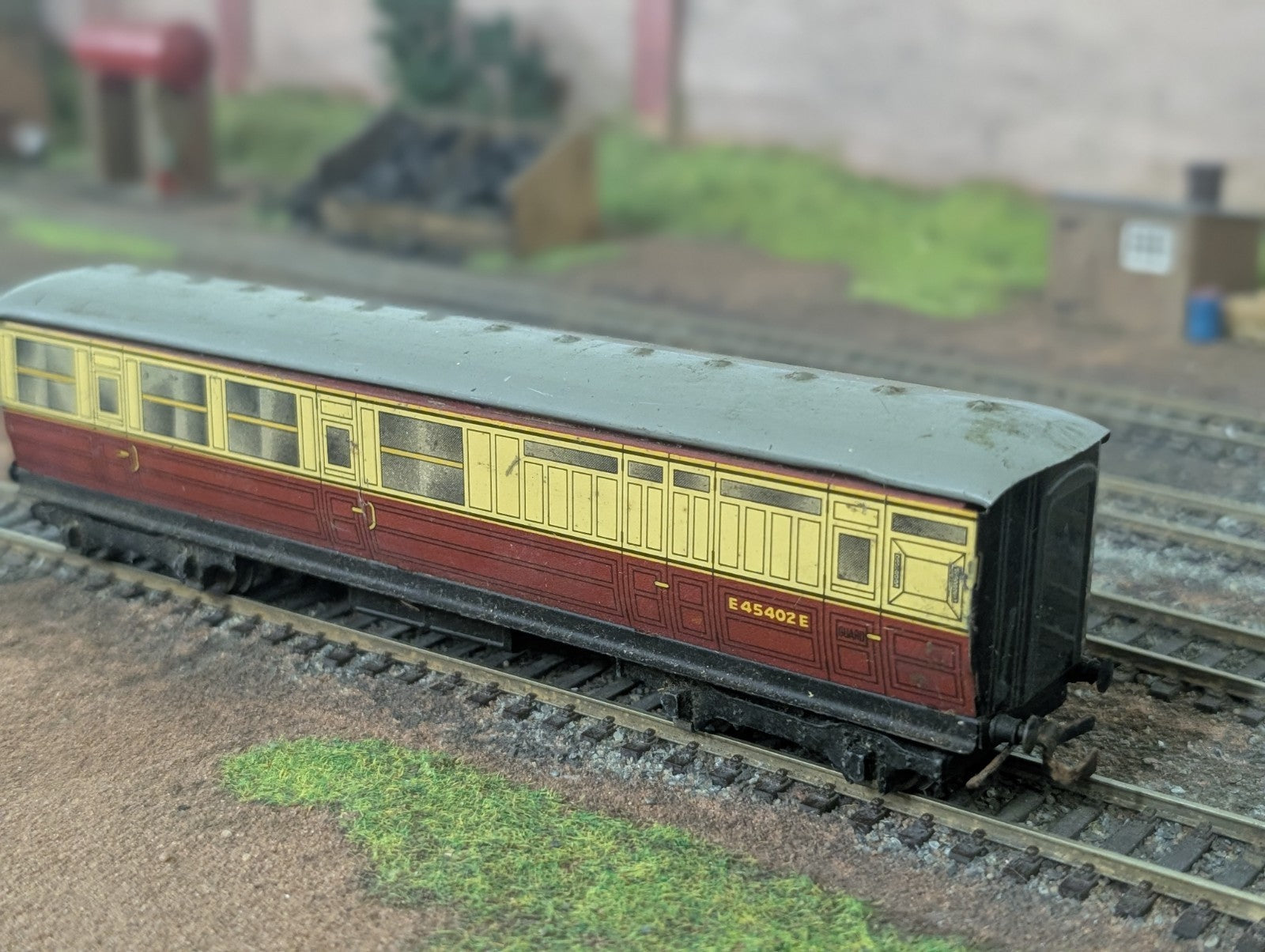 Hornby by Meccano - E45402E Guard Coach