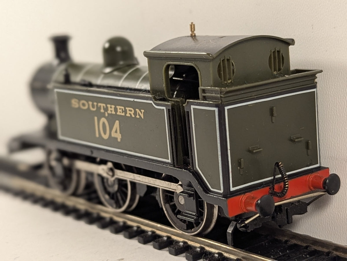 Hornby OO Gauge Class 0F 0-6-0T Steam Locomotive 104