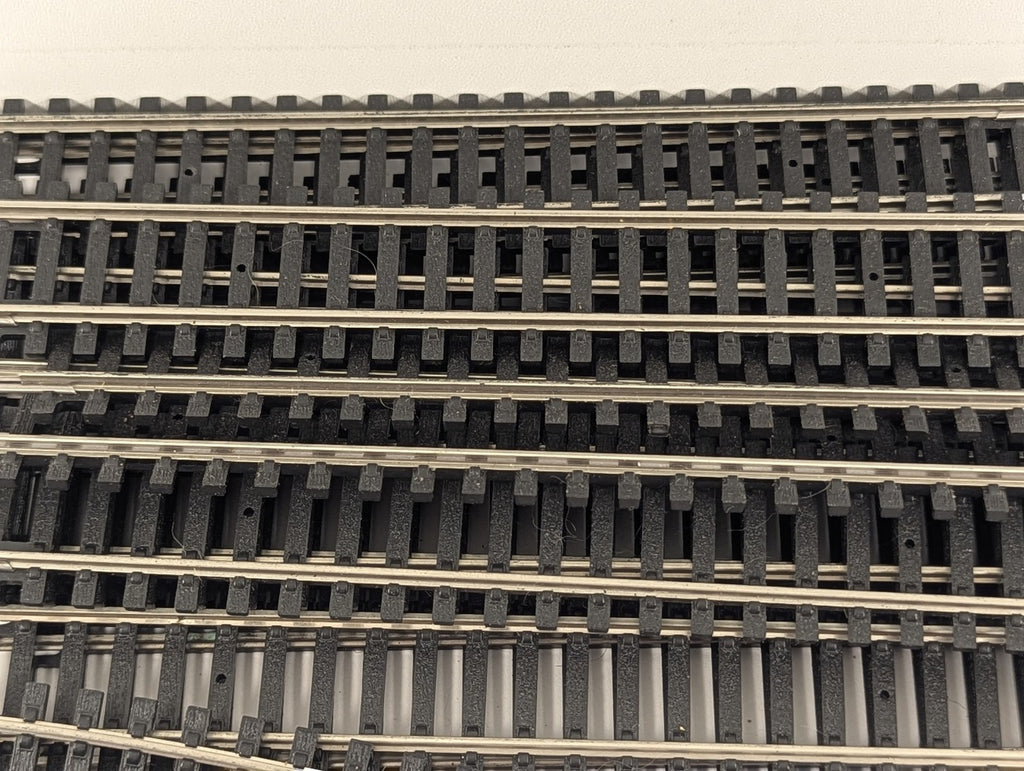 Hornby OO Gauge R600 Straight Track