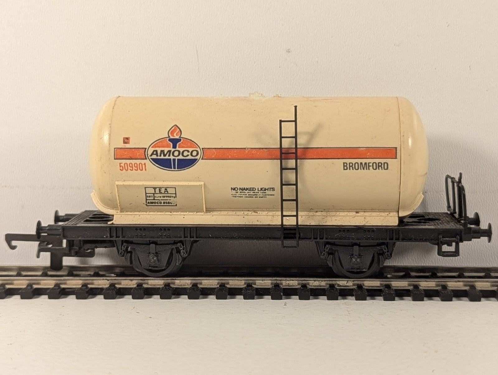 Lima OO Gauge Amoco Bromford TEA Tank Wagon Goods Wagon 509901